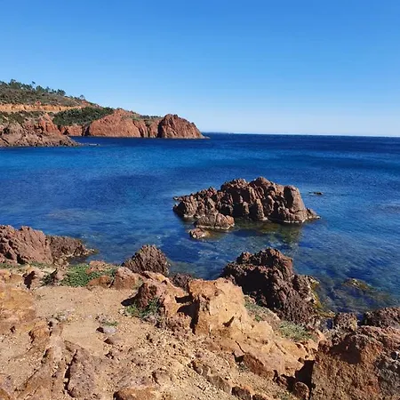 Apartment Un Blacon Sur La Saint-Raphael (Var)
